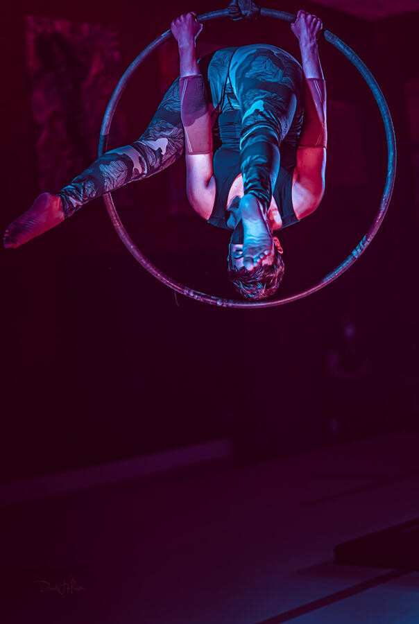 Across the Floors of Silent Seas, Suspend Performing Arts, Choreography by Anne-Boock-Miller, Photo by BluFuji