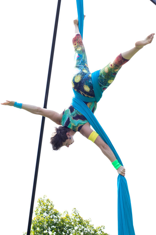 Garden Circus 2020, Choreography by Anna Murray, Photo by Miguel Hampton, F5 Enterprises