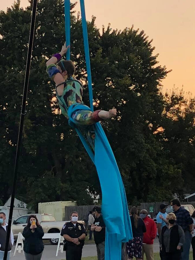 Garden Circus 2020, Choreography by Anna Murray,Photo by Anita Yussman
